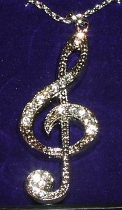 Violin-Schl�ssel Anh�nger mit 
Kristallsteinen und Halskette, Schmuckst�ck, Modeschmuck